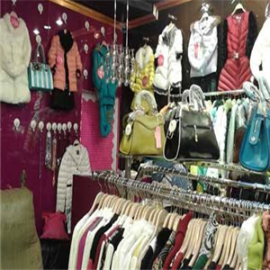 意外金喜 鞋帽零售新風尚，加盟合作創(chuàng)共贏